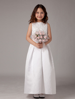 Blumenmädchen Kleid aus Satin in Weiß