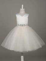 Blumenmädchen Kleider A-Linie- Elfenbeinfarbe Abendkleider für Hochzeit knielang V-Ausschnitt Satingewebe ärmellos kleid blumenmädchen