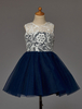 Blumenmädchen Kleider Dunkelmarineblau Abendkleider für Hochzeit Spitze ärmellos A-Linie- Hochzeit Illusion Ausschnitt kleid blumenmädchen knielang