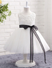 Blumenmädchen Kleider Elfenbeinweiß Abendkleider für Hochzeit Satingewebe ärmellos Prinzessin Hochzeit mit Rundkragen kleid blumenmädchen knielang