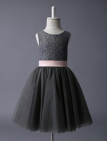 Blumenmädchen Kleider Grau Abendkleider für Hochzeit Tüll ärmellos A-Linie- Hochzeit Illusion Ausschnitt kleid blumenmädchen knielang