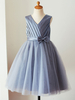 Blumenmädchen Kleider Prinzessin Grau Abendkleider für Hochzeit knielang V-Ausschnitt Hochzeit Satingewebe ärmellos kleid blumenmädchen