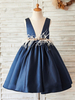 Blumenmädchenkleider Dunkelblauer Juwelenhals Satin Stoff Ärmellose knielange Prinzessin Silhouette Perlen Kinder Social Party Kleider