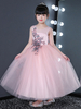 Blumenmädchenkleider Jewel Neck Tulle Ärmellose knielange Prinzessin Silhouette Gestickte formale Kinder Festzug Kleider