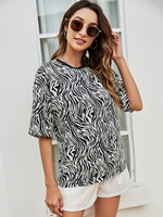 Bluse für Frauen Kurzarm Schwarz Leopardenmuster Übergroße Paspelierung Juwel Hals Neck Polyester T-Shirt