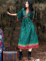 Boho - Maxikleid mit Blumenmuster und halben Ärmeln; V-Ausschnitt; Frauen-Sommerkleid mit Pom Poms