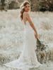 Boho Brautkleider Spitze Etui- Brautkleider milchweiß mit Court-Schleppe natürliche Taillenlinie und Halter ärmellos und Spaghettiträger