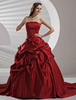 Brautkleid aus Satin mit Hof-Schleppe in Burgunderrot