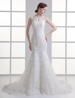 Brautkleid aus Spitze mit Hof-Schleppe in Elfenbeinfarbe