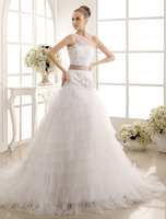 Brautkleid aus Tüll mit Kapelle-Schleppe in Weiß