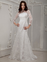 Brautkleid mit Halskragen und Schleppe in Weiß