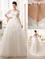Brautkleid mit Spitzen und Kapelle-Schleppe in Elfenbeinfarbe