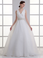 Brautkleid mit V-Ausschnitt in Elfenbeinfarbe
