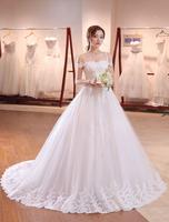 Brautkleider Prinzessin Elfenbeinfarbe und Carmenausschnitt Brautkleider Satingewebe und Domkirchen-schleppe Kurzarm und Schnürung Prinzessin