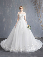 Brautkleider Prinzessin Elfenbeinfarbe und Carmenausschnitt Brautkleider Satingewebe und Domkirchen-schleppe ärmellos und Schnürung Prinzessin