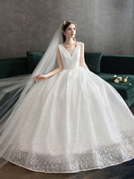 Brautkleider Prinzessin milchweiß / elfenbeinweiß V-Ausschnitt Brautkleider Spitze bodenlang ärmellos und Schnürung Prinzessin