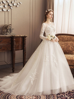 Brautkleider Prinzessin Prinzessin Brautkleider 3/4 Ärmel Hochzeit und Rundkragen milchweiß / elfenbeinweiß Tüll und Domkirchen-schleppe Knöpfe