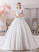 Brautkleider Prinzessin Prinzessin Brautkleider ärmellos Illusion Ausschnitt milchweiß / elfenbeinweiß Satingewebe und Domkirchen-schleppe