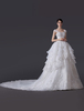 Brautkleider Vintage A-Linie- Elfenbeinfarbe mit Carmenausschnitt Organza ärmellos und Domkirchen-schleppe Hochzeit natürliche Taillenlinie