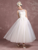 Brautkleider Vintage Prinzessin Elfenbeinfarbe mit Bateau-Kragen Hochzeitskleid Vintage Tüll ärmellos knöchellang Hochzeit