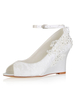 Brautschuhe aus Hochzeit Party mit Spitzen in Elfenbeinfarbe im eleganten Stil Pumps