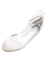 Brautschuhe aus im eleganten Stil Pump