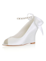 Brautschuhe aus Kunstseiden mit Band und Kailabsatz in Elfenbeinfarbe Pumps im süßen und hübschen Style