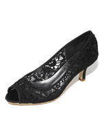 Brautschuhe aus Spitze mit Kitten Heels Pump im eleganten Stil