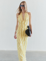 Buttergelbes Neckholder-Maxikleid mit Rüschen für Sommerveranstaltungen 2025