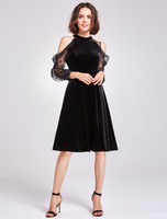 Cocktailkleid aus Samt mit Halter und Spitzen