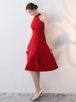 Cocktailkleid aus Satingewebe mit Halter und Falten und Schleife in Rot