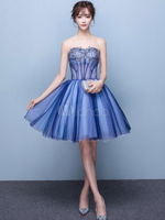 Cocktailkleid aus Tüll und U-Halsausschnitt und Perlen-Applikation und Blau