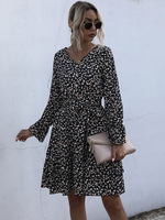 Damen Skater Kleider Bedruckte Chiffon Rüschen mit V-Ausschnitt Schwarz Lässig Langarm Flare Kleid