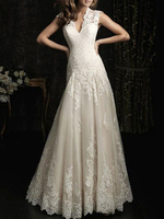 Einfaches Brautkleid 2021 Spitze V Neck Ärmellose Bodenlang Rückenfreie Tüll Brautkleider mit Schleppe