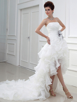 Elfenbein Brautkleid Trägerlos High Low Brautkleider Sommer Asymmetrische Organza Rüschen Tiered Blumen Satin Plissee Brautkleid