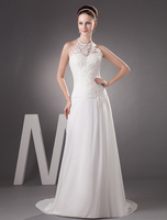Etui-Brautkleid aus Chiffon mit Halter und Perlen-Applikation und Schleppe in Weiß