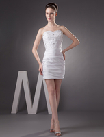 Etui-Brautkleid aus Satin mit Herz-Ausschnitt und Spitzen in Weiß