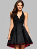 Faltenkleid aus Polyester mit spitzem Dekolleté und Spitzen in Schwarz