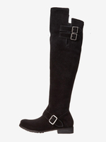 Flache Wildlederstiefel. Schwarze Overknee-Stiefel mit runder Zehenpartie und Schnallendetail