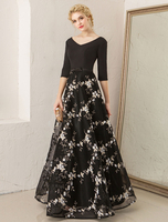 Floral Prom Dresses Schwarze Spitze bestickt Halbe Ärmel V-Ausschnitt bodenlangen formelle Party-Kleid