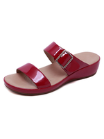 Frau flache Sandalen flache Leder lässig