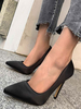 Frau High Heels Spitzschuh Stiletto schicke schwarze Pumps