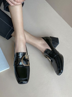 Frauen Black Loafers Sqaure Toe Metall Detail Slip On Schuhe