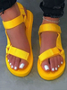 Frauen flache Sandalen gelbe Schnalle Polyester flache Hausschuhe