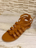 Frauen flache Sandalen Kaffee braune Schnalle runde Zehen flache PU Leder Chic Gladiator Sandalen