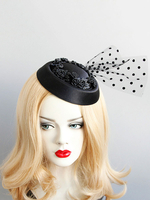 Frauen Flapper Hat Satin Black Flowers Detail Haarschmuck