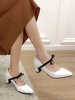 Frauen Mid-Low Heels White Bows Spitze Zehen heiraten Jane Chunky Heel Slip-On Pumps