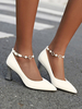 Frauen Mid-Low Heels White Pointed Toe Chunky Heel Strap Verstellbare Metalldetails Pumps