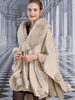 Frauen Poncho Stehkragen Ecru Weiß Poncho Layered Pom Poms Cape Winter-Oberbekleidung