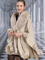 Frauen Poncho Stehkragen Ecru Weiß Poncho Layered Pom Poms Cape Winter-Oberbekleidung